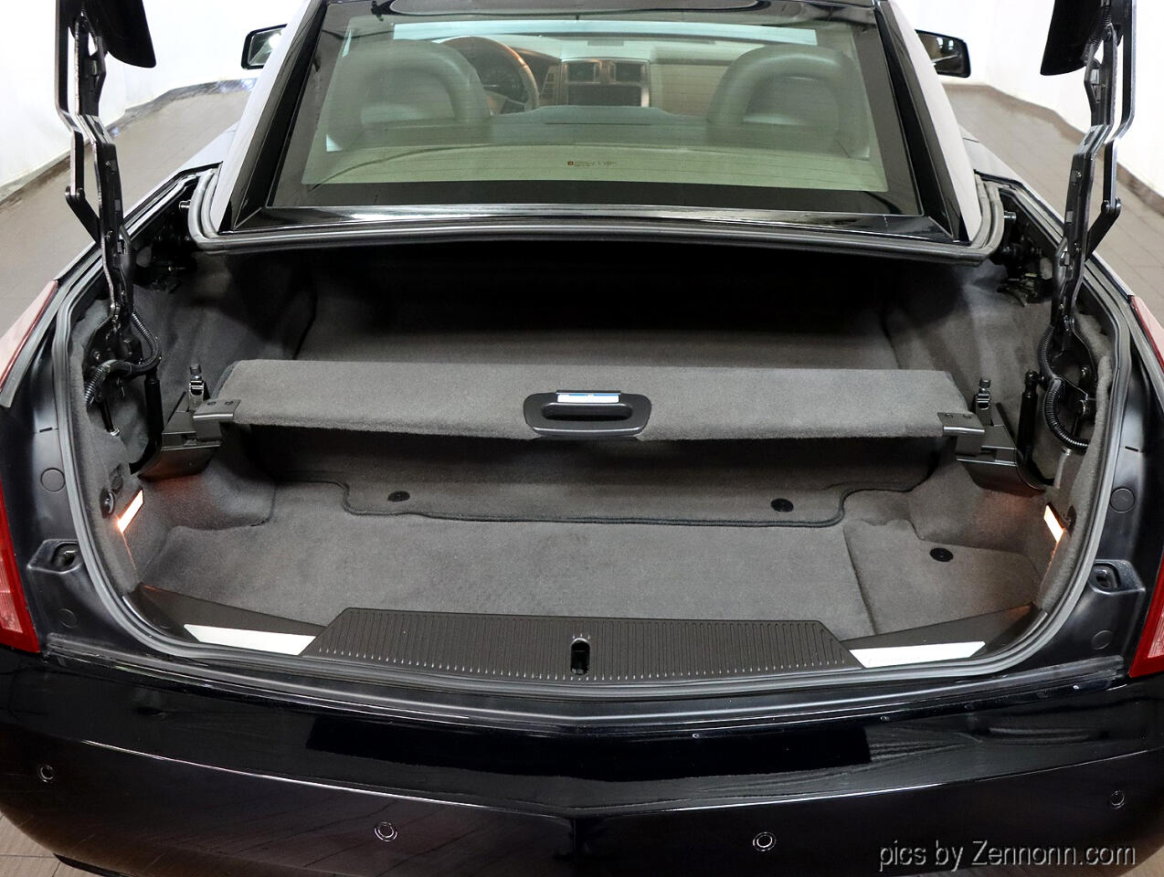 2004 Cadillac XLR photo 22