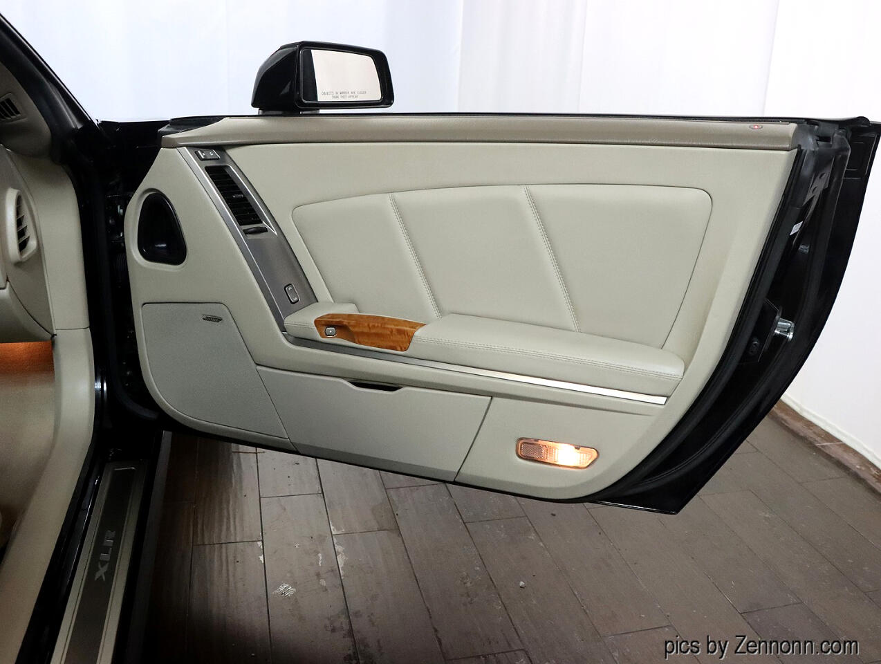 2004 Cadillac XLR photo 24