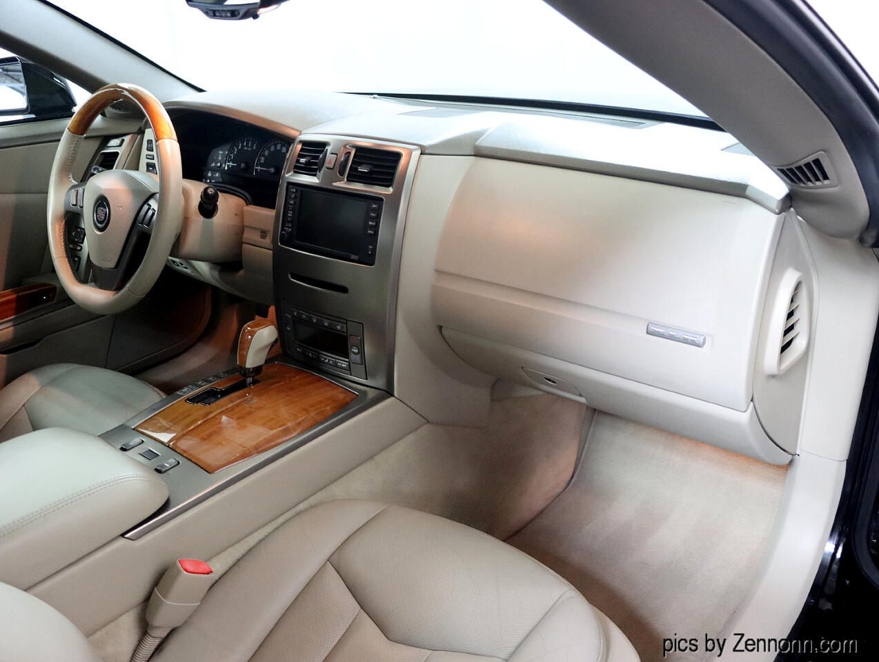 2004 Cadillac XLR photo 26
