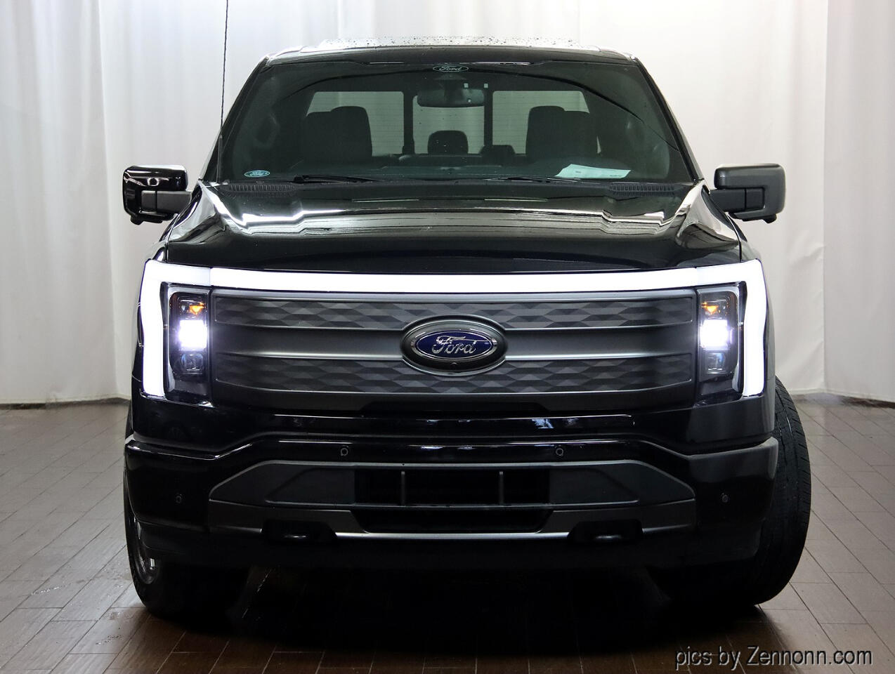 2022 Ford F-150 Lightning Platinum photo 2