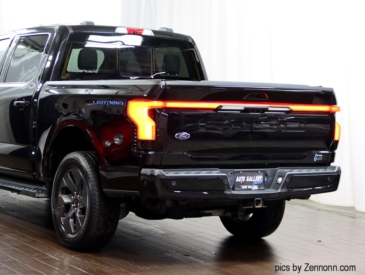 2022 Ford F-150 Lightning Platinum photo 4