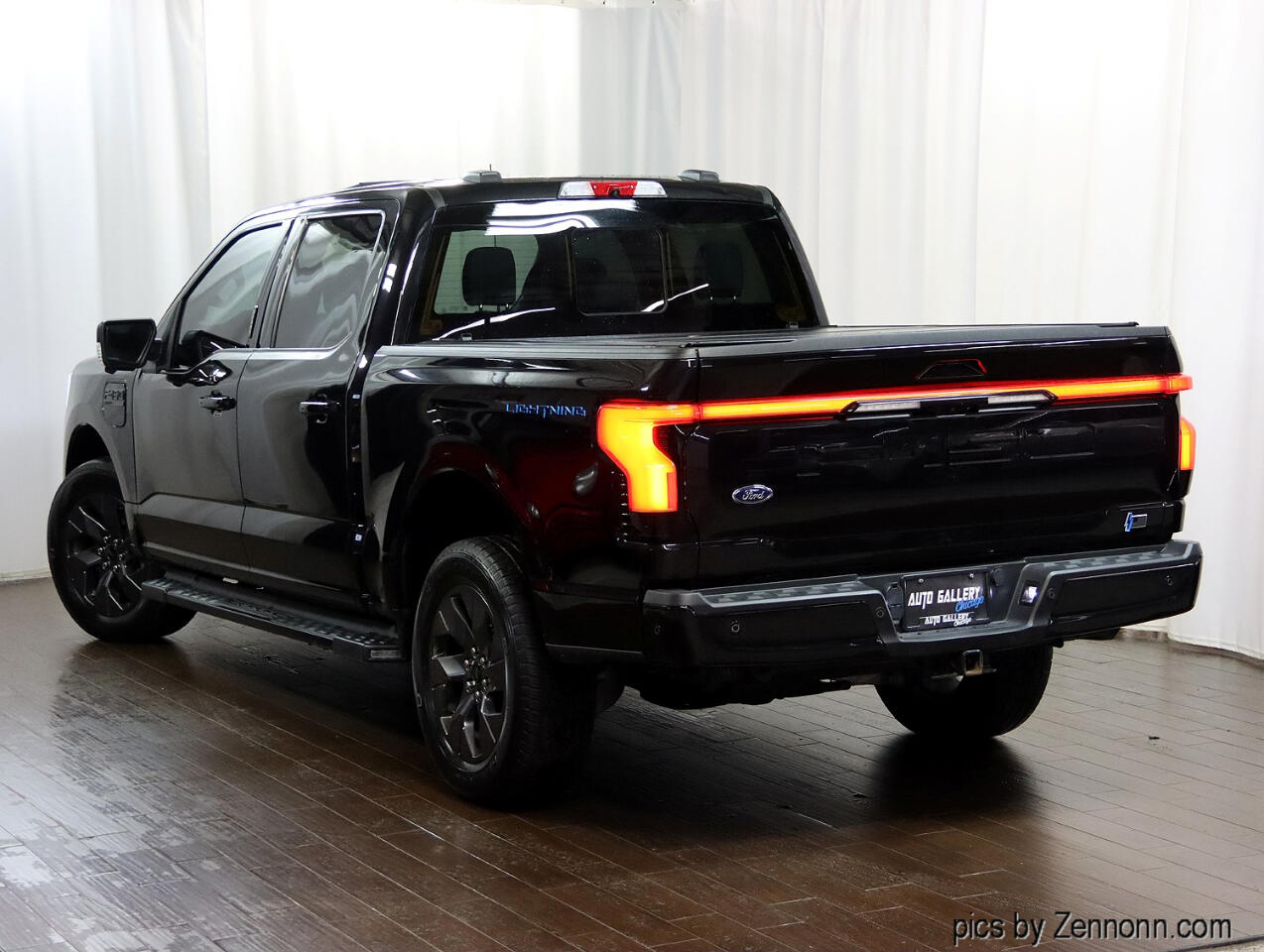 2022 Ford F-150 Lightning Platinum photo 5