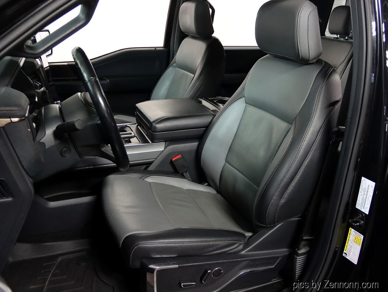 2022 Ford F-150 Lightning Platinum photo 6