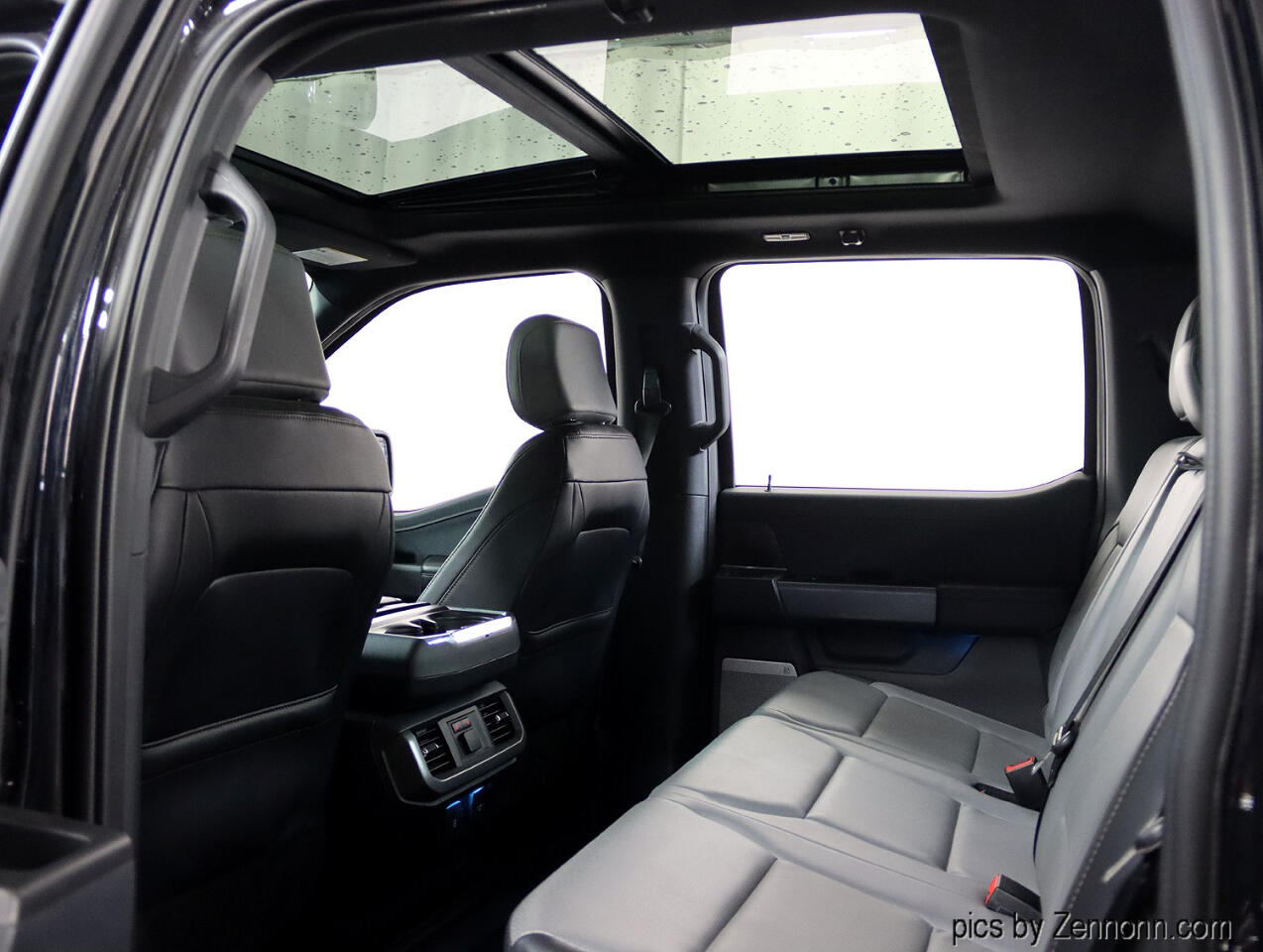 2022 Ford F-150 Lightning Platinum photo 9