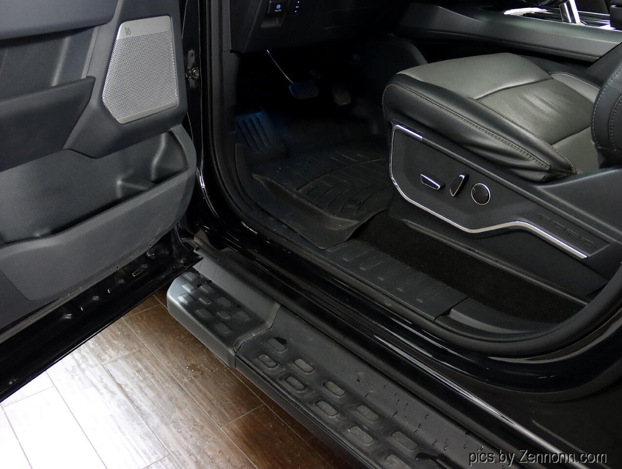 2022 Ford F-150 Lightning Platinum photo 25