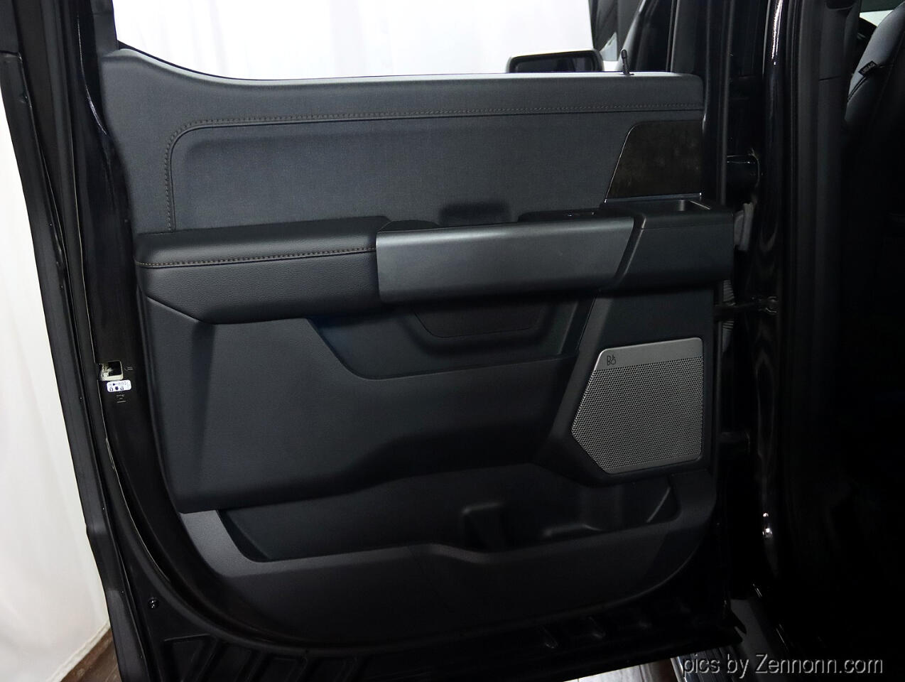 2022 Ford F-150 Lightning Platinum photo 26