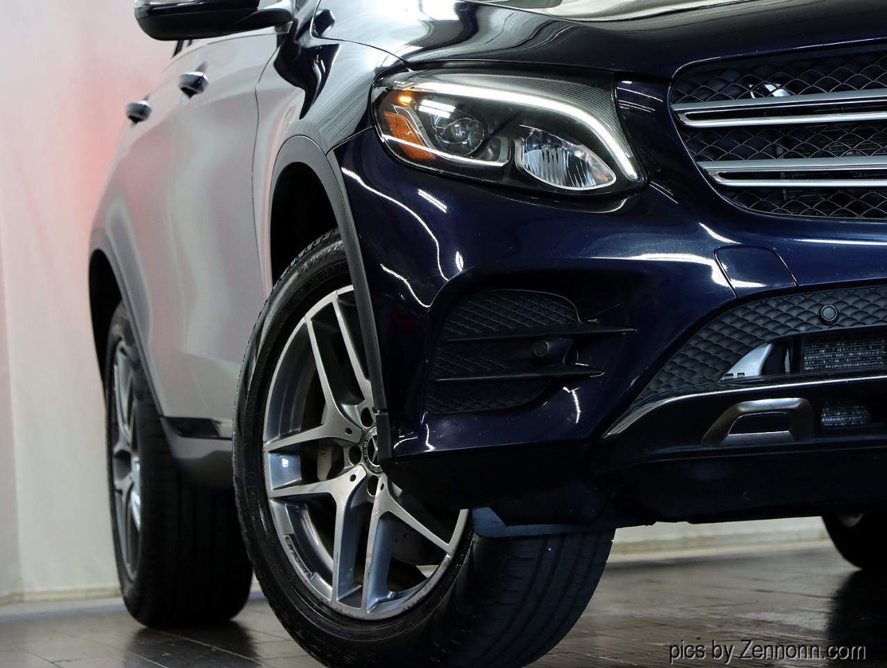 Mercedes-Benz GLC GLC 300 4MATIC SUV 2017 Mercedes-Benz GLC GLC 300 4MATIC SUV 2017