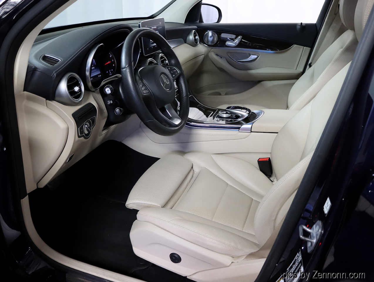 Mercedes-Benz GLC GLC 300 4MATIC SUV 2017 Mercedes-Benz GLC GLC 300 4MATIC SUV 2017