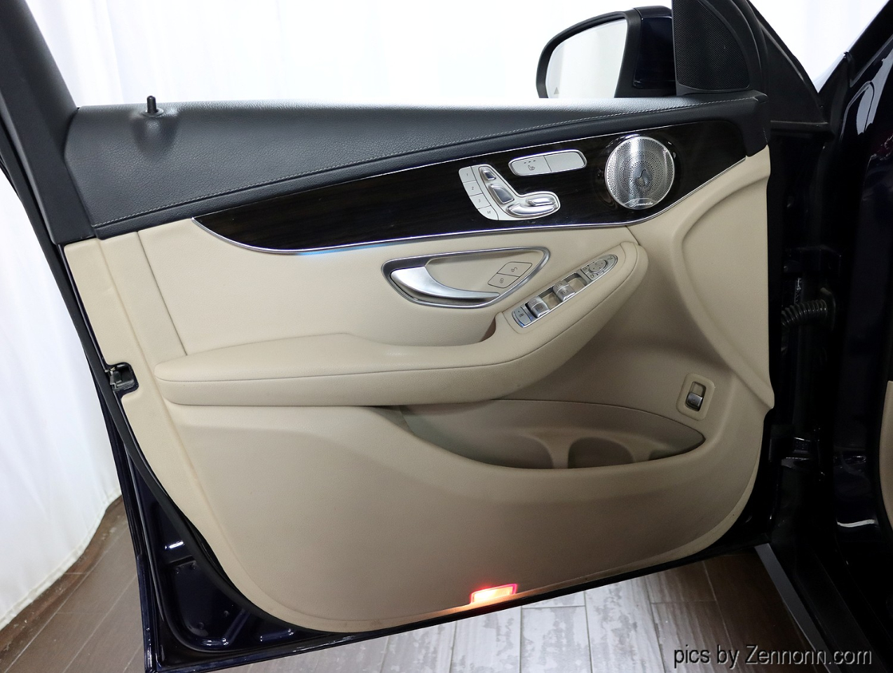 Mercedes-Benz GLC GLC 300 4MATIC SUV 2017 Mercedes-Benz GLC GLC 300 4MATIC SUV 2017