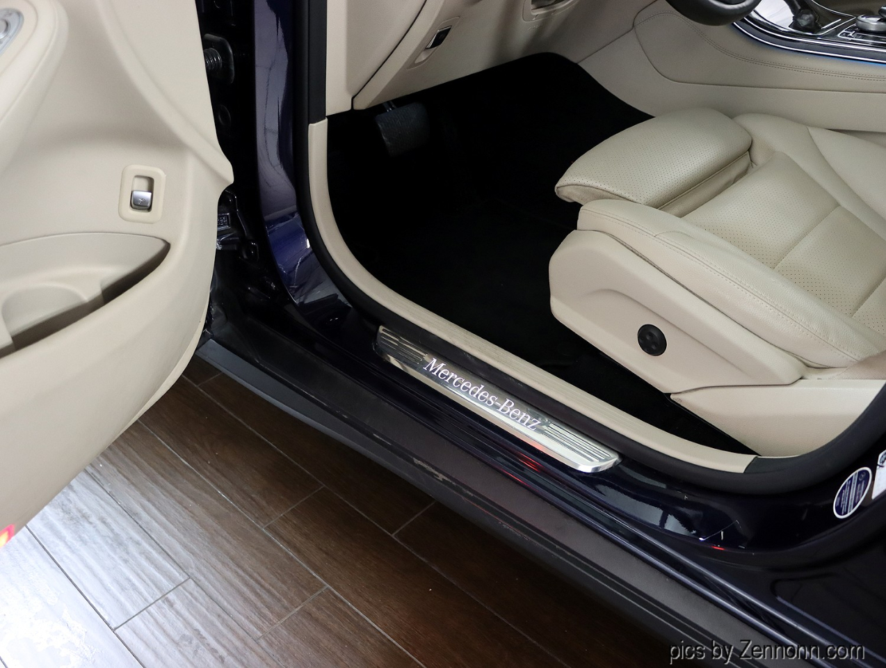 Mercedes-Benz GLC GLC 300 4MATIC SUV 2017 Mercedes-Benz GLC GLC 300 4MATIC SUV 2017