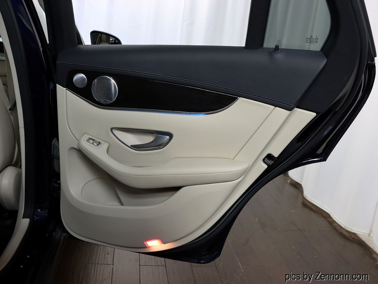 Mercedes-Benz GLC GLC 300 4MATIC SUV 2017 Mercedes-Benz GLC GLC 300 4MATIC SUV 2017