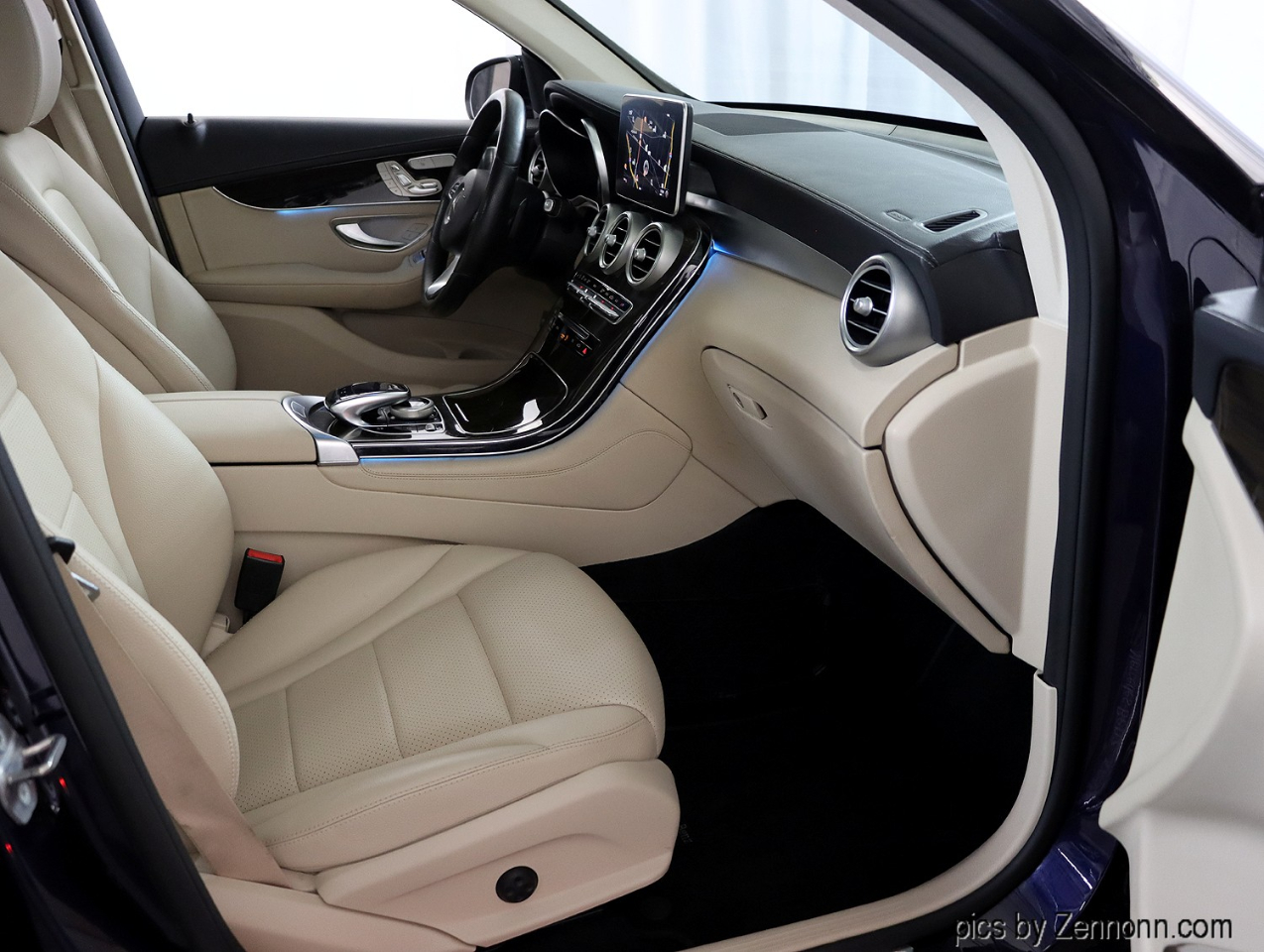 Mercedes-Benz GLC GLC 300 4MATIC SUV 2017 Mercedes-Benz GLC GLC 300 4MATIC SUV 2017