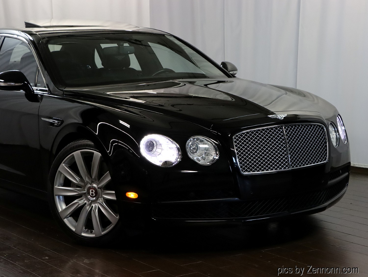 Bentley Flying Spur V8 Sedan 2018 Bentley Flying Spur V8 Sedan 2018