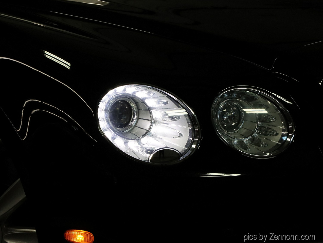 2018 Bentley Flying Spur V8 photo 3