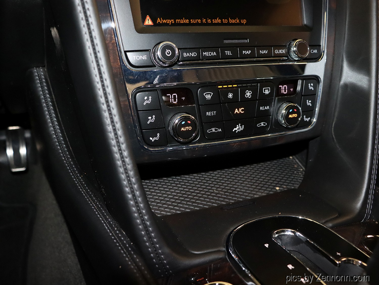2018 Bentley Flying Spur V8 photo 24