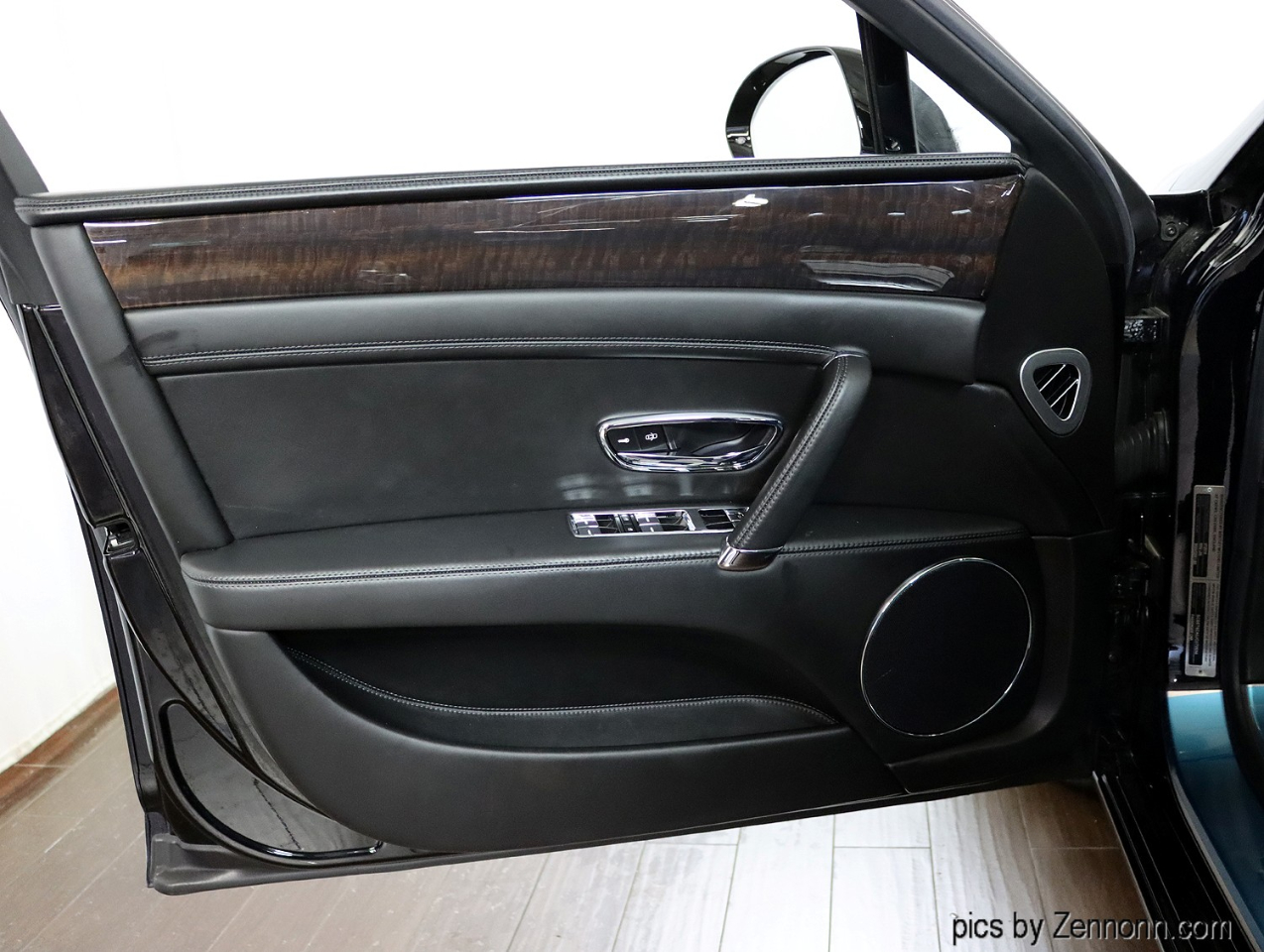 2018 Bentley Flying Spur V8 photo 26