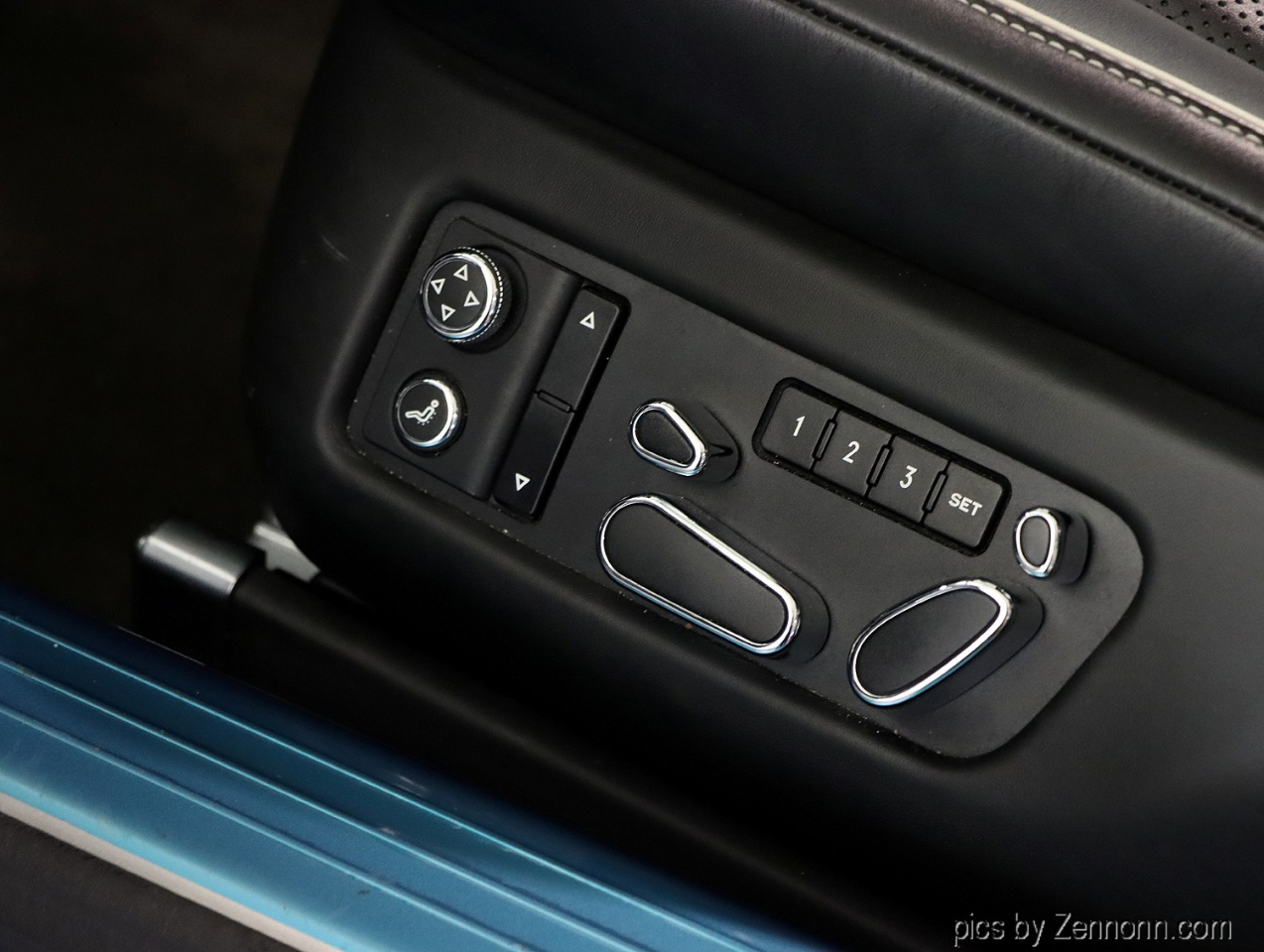 2018 Bentley Flying Spur V8 photo 28