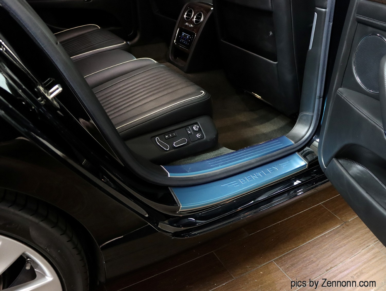 2018 Bentley Flying Spur V8 photo 32