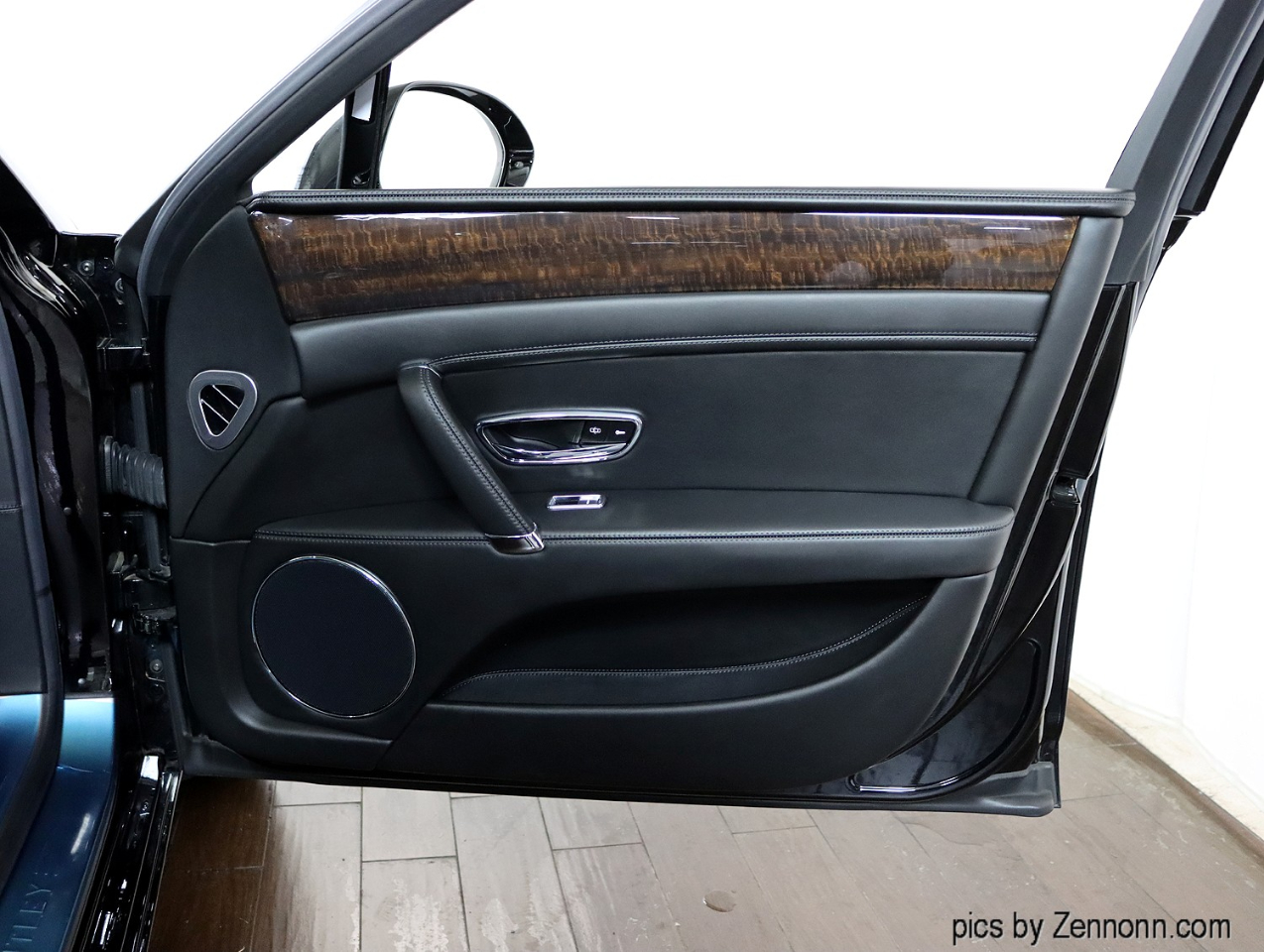 2018 Bentley Flying Spur V8 photo 33