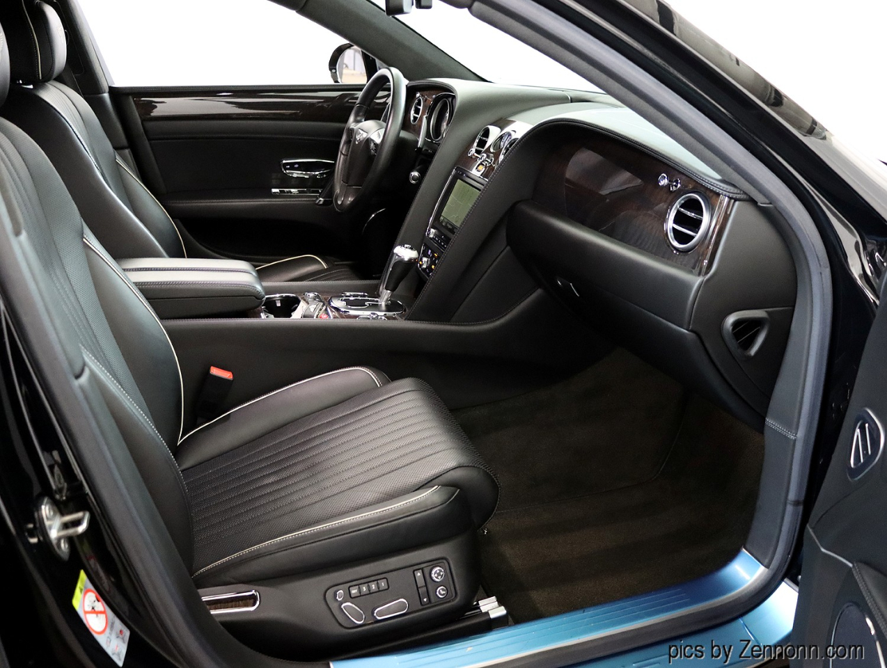 2018 Bentley Flying Spur V8 photo 34