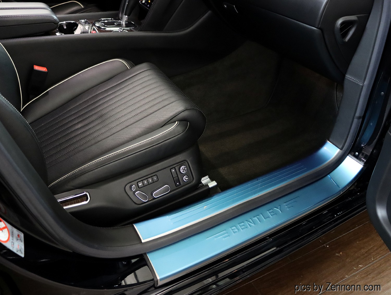 2018 Bentley Flying Spur V8 photo 35