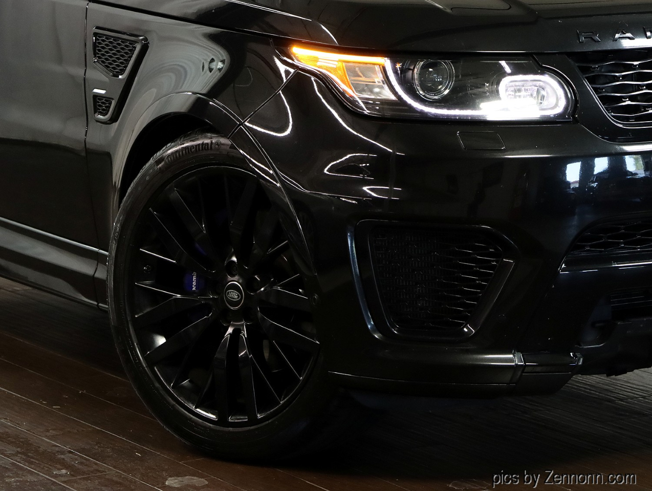 2017 Land Rover Range Rover Sport SuperCharged SVR photo 2