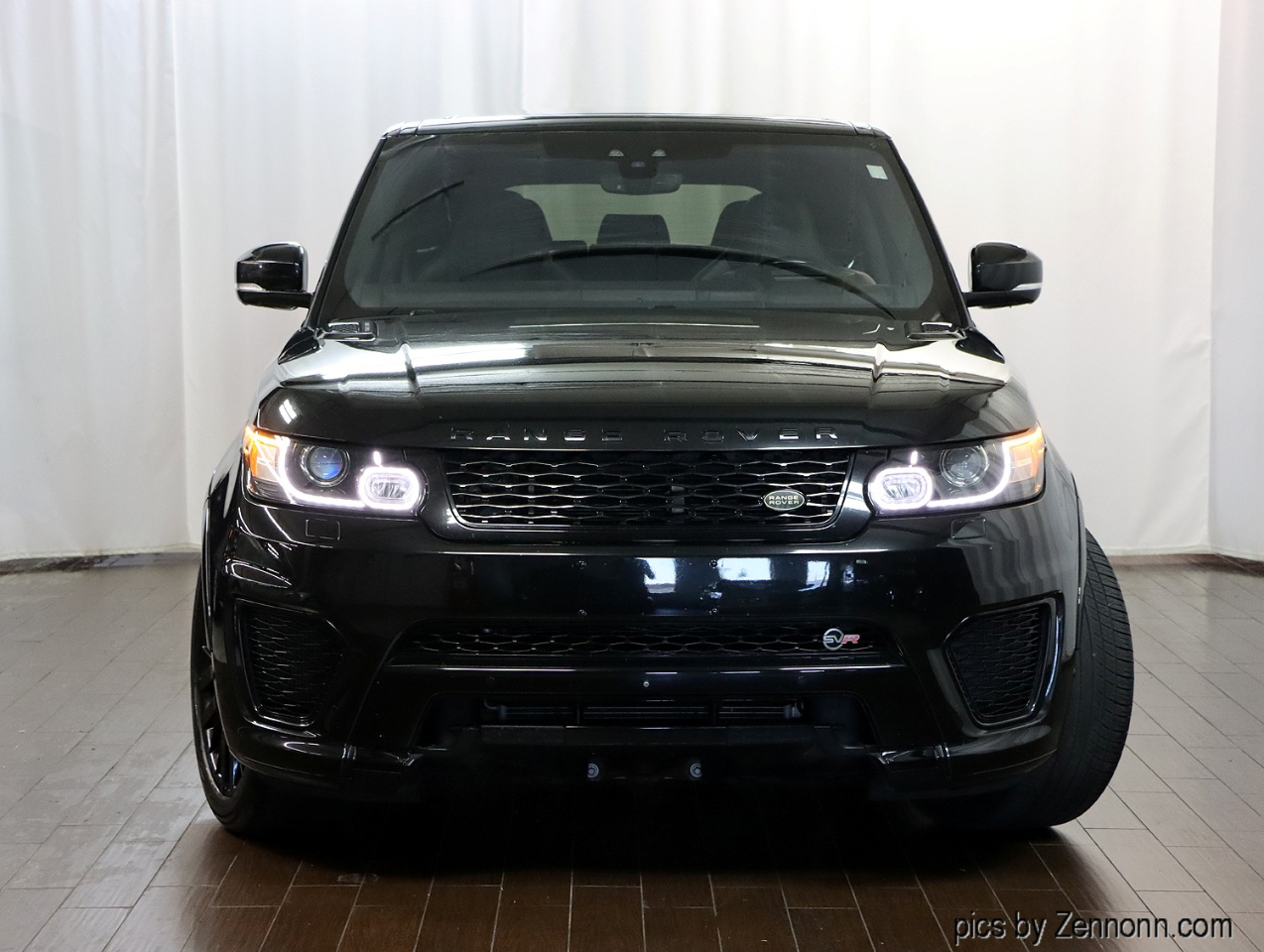 2017 Land Rover Range Rover Sport SuperCharged SVR photo 4