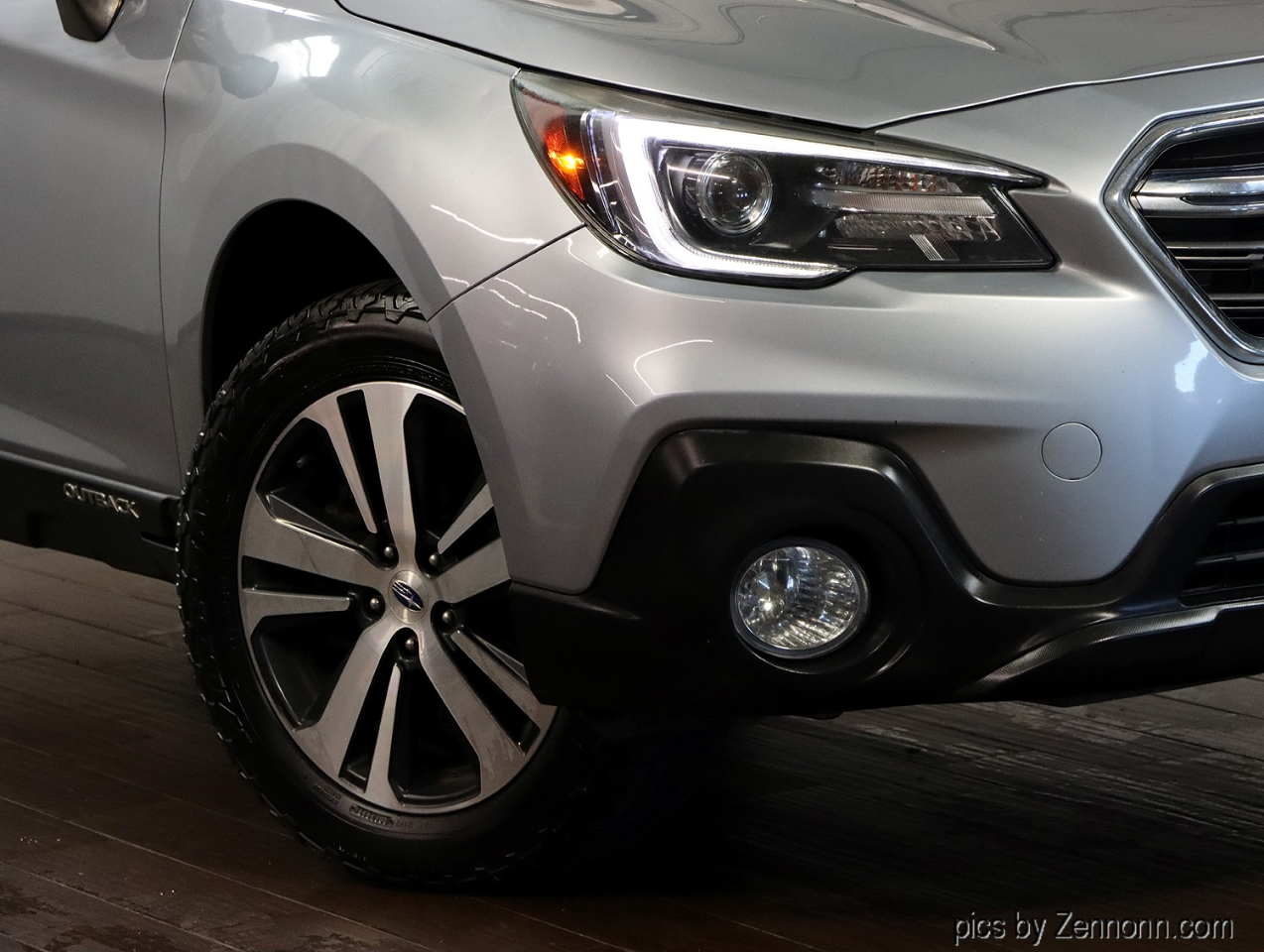2019 Subaru Outback Limited photo 2