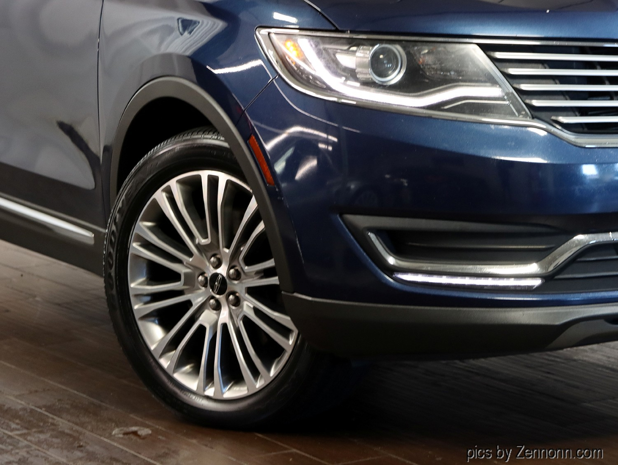 2017 Lincoln MKX Reserve Base photo 2