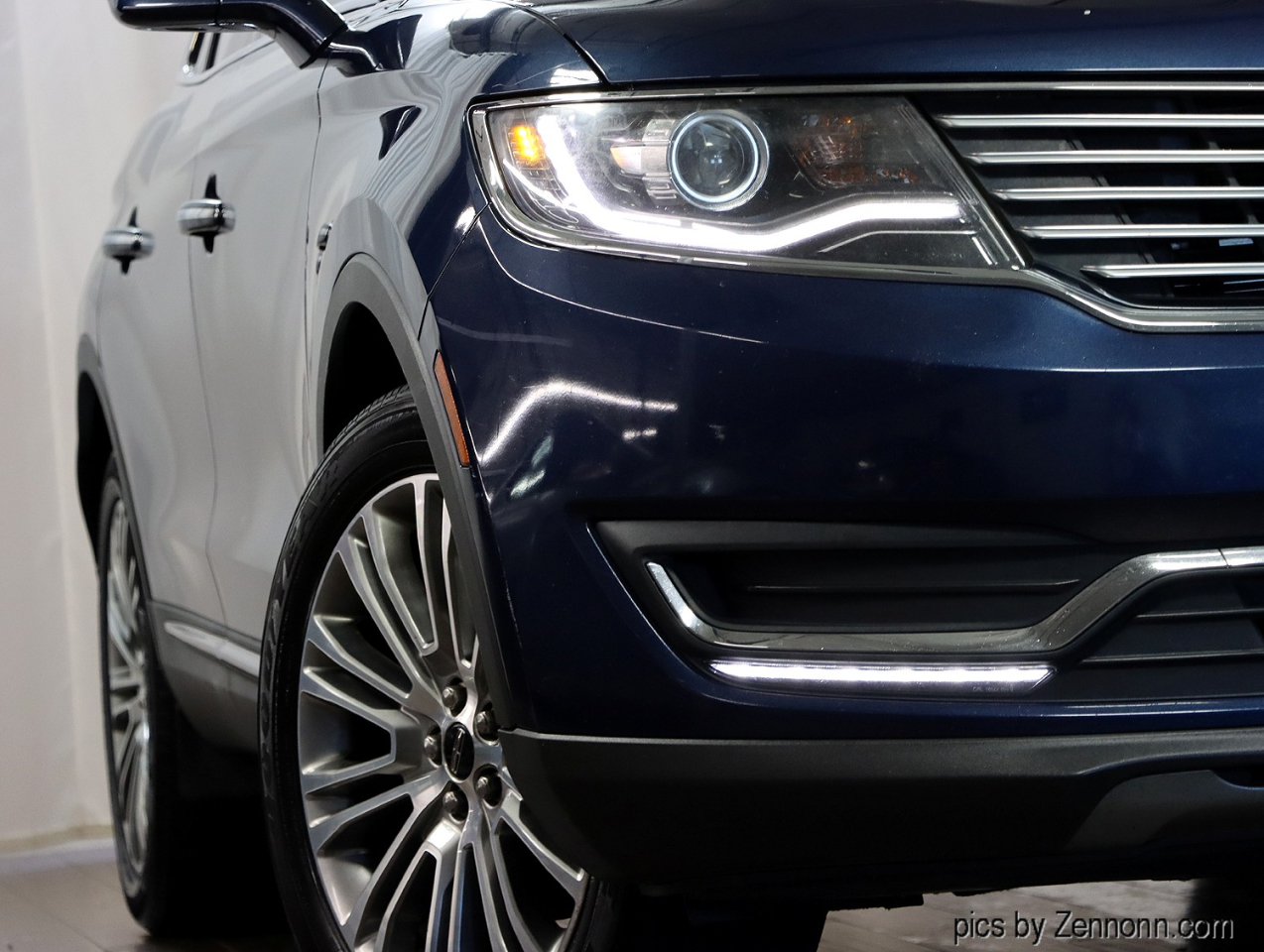 2017 Lincoln MKX Reserve Base photo 3