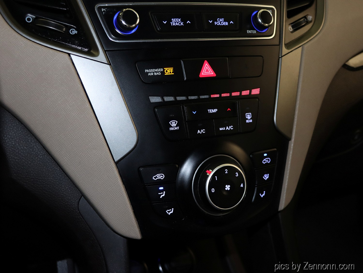 Hyundai Santa Fe Sport 2.4L Auto AWD 2017 Hyundai Santa Fe Sport 2.4L Auto AWD 2017