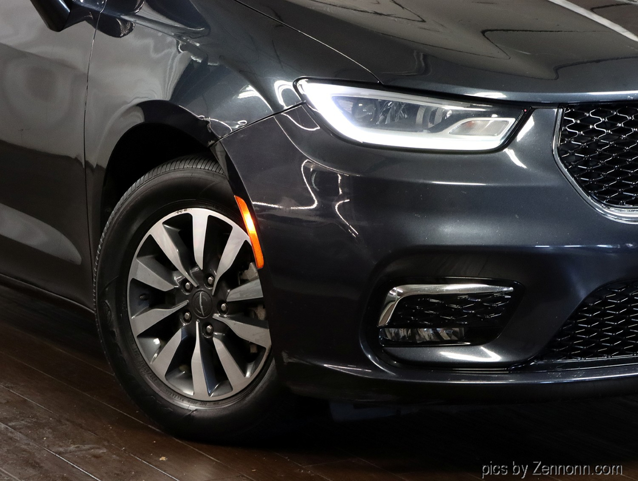 2021 Chrysler Pacifica Touring L photo 2