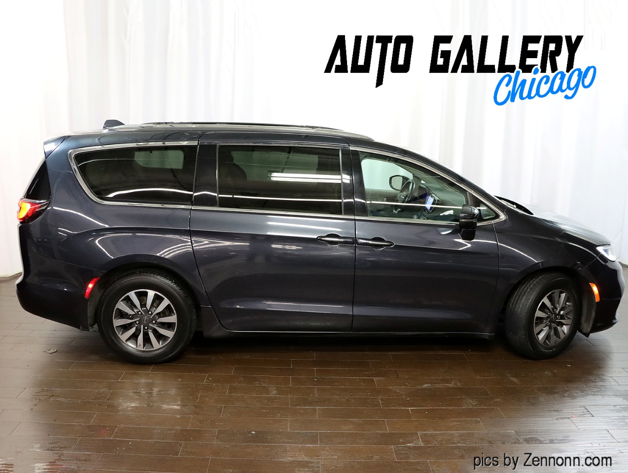 2021 Chrysler Pacifica Touring L photo 4