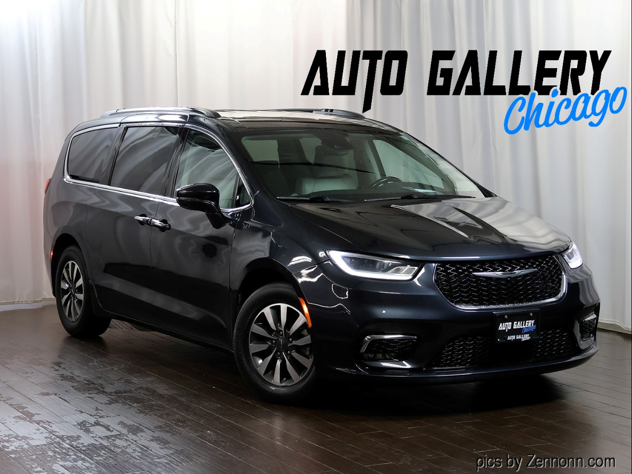 2019 Chrysler Pacifica Touring L's photo