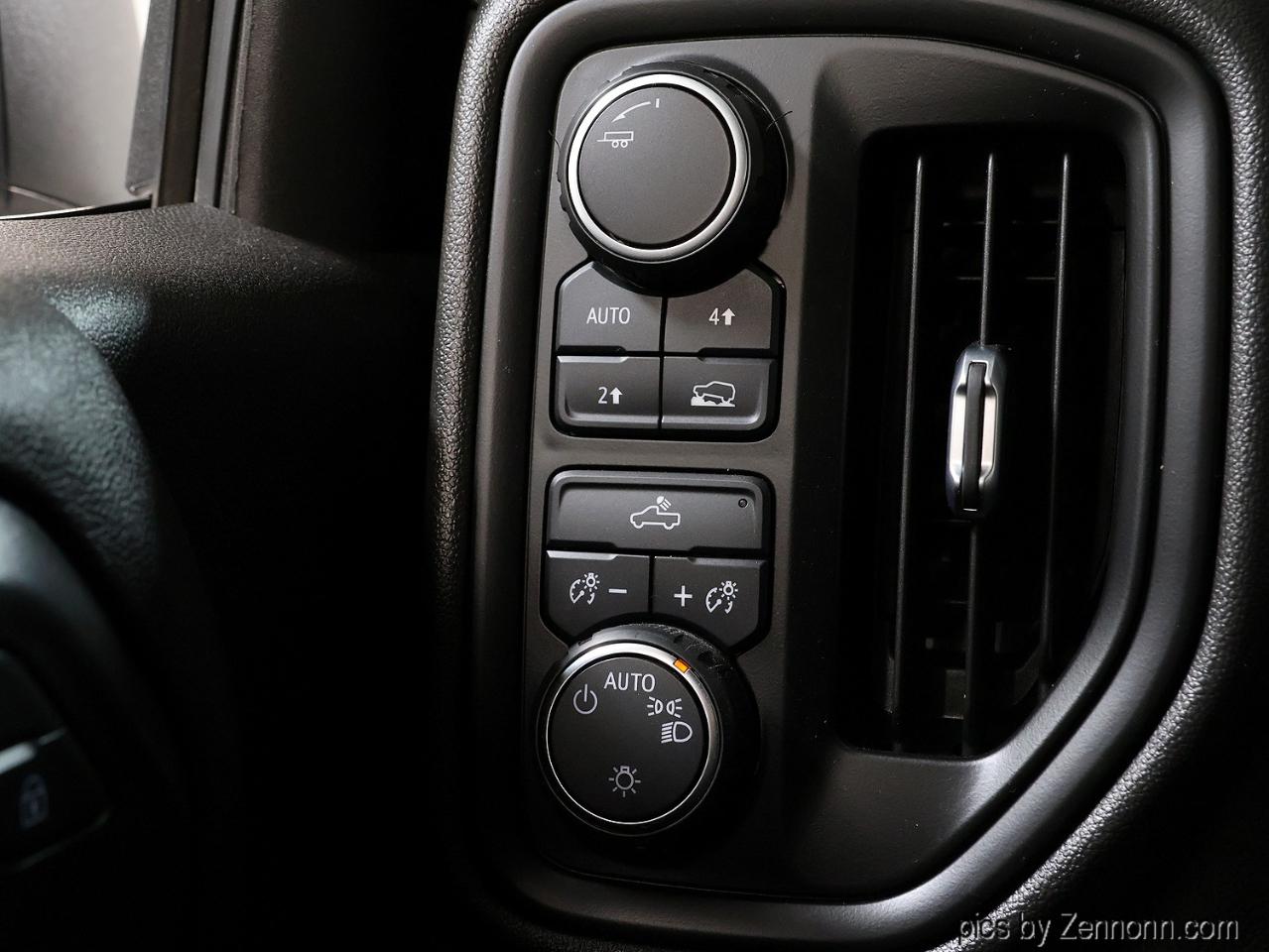 Chevrolet Silverado 1500 4WD Crew Cab 147" Custom 2021