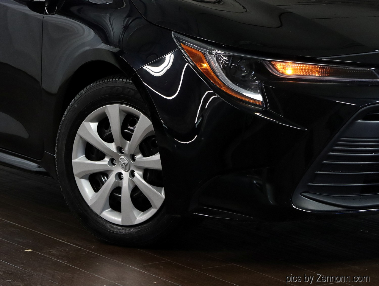 Toyota Corolla LE CVT (Natl) 2025