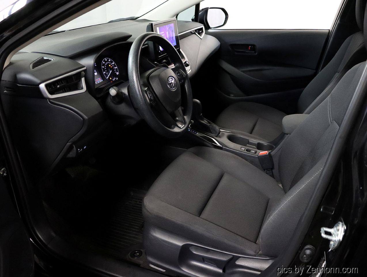 Toyota Corolla LE CVT (Natl) 2025