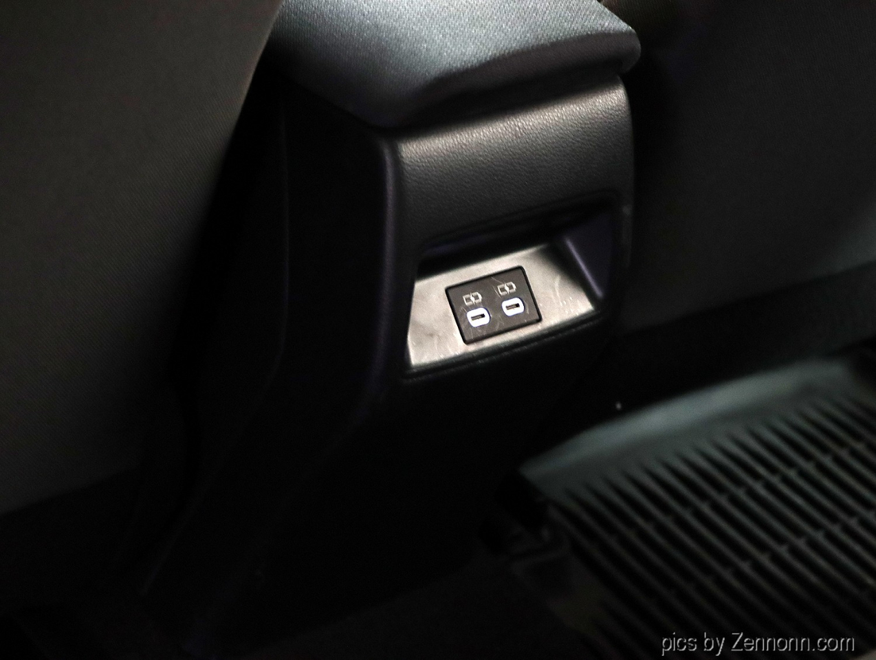 Toyota Corolla LE CVT (Natl) 2025