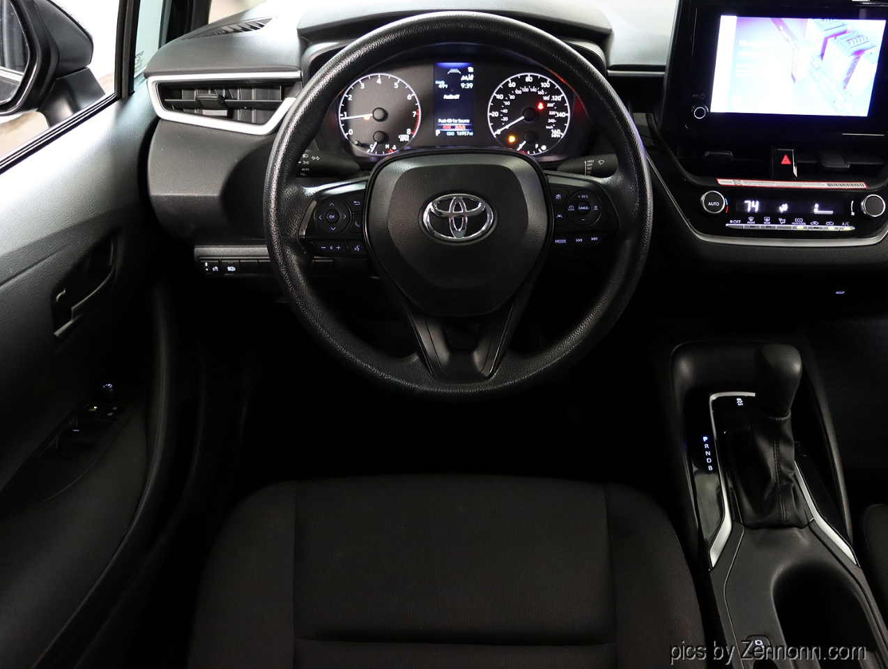 Toyota Corolla LE CVT (Natl) 2025