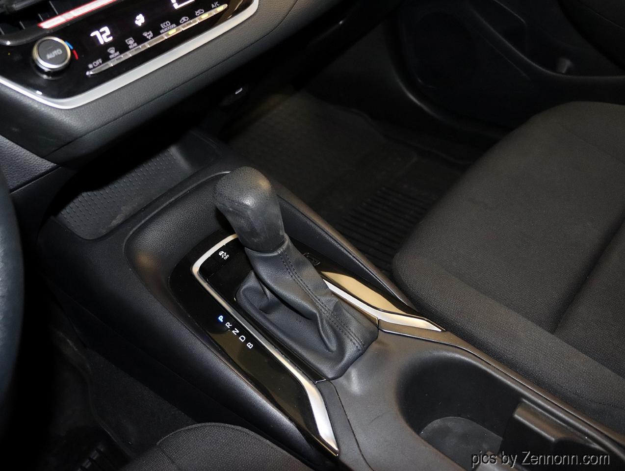 Toyota Corolla LE CVT (Natl) 2025