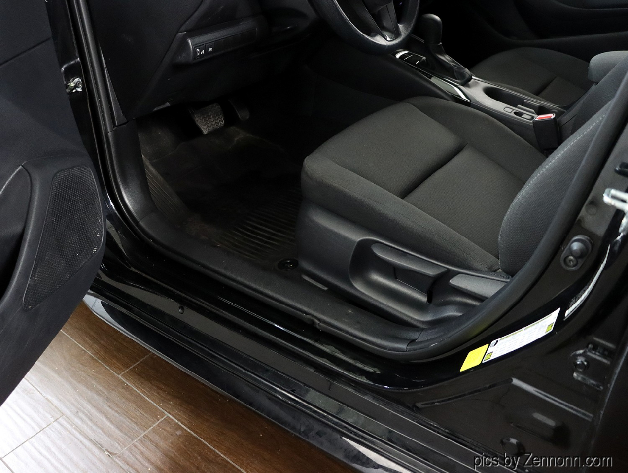 Toyota Corolla LE CVT (Natl) 2025