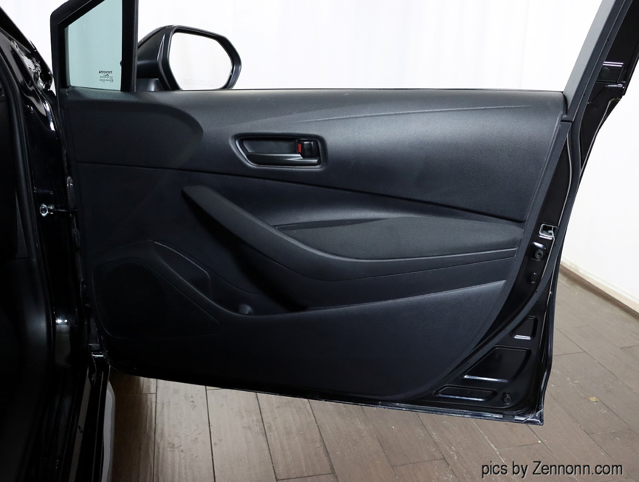 Toyota Corolla LE CVT (Natl) 2025