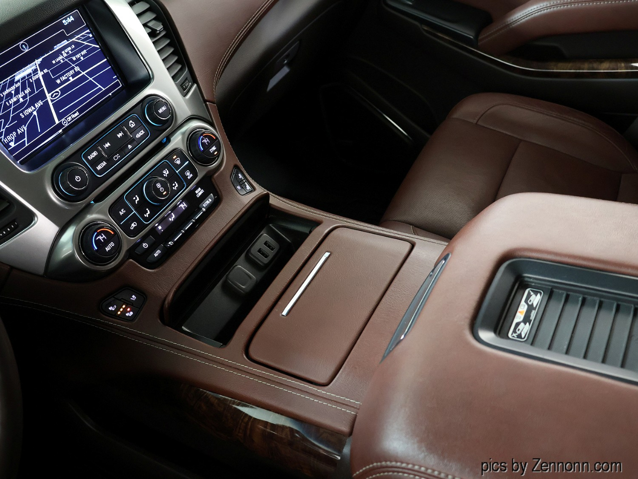 Chevrolet Suburban 4WD 4dr 1500 Premier 2017