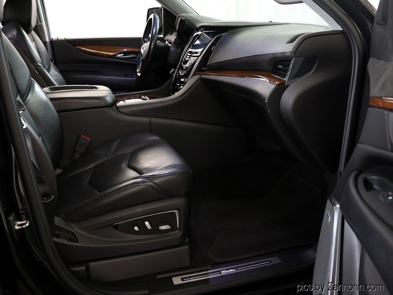 Cadillac Escalade 4WD 4dr Luxury 2017