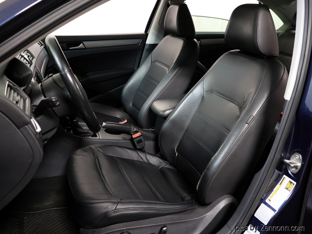 Volkswagen Passat 4dr Sdn 1.8T Auto Limited Edition 2015