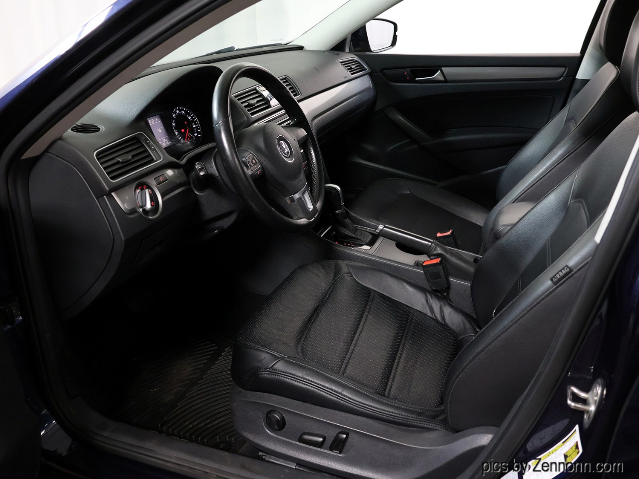 Volkswagen Passat 4dr Sdn 1.8T Auto Limited Edition 2015