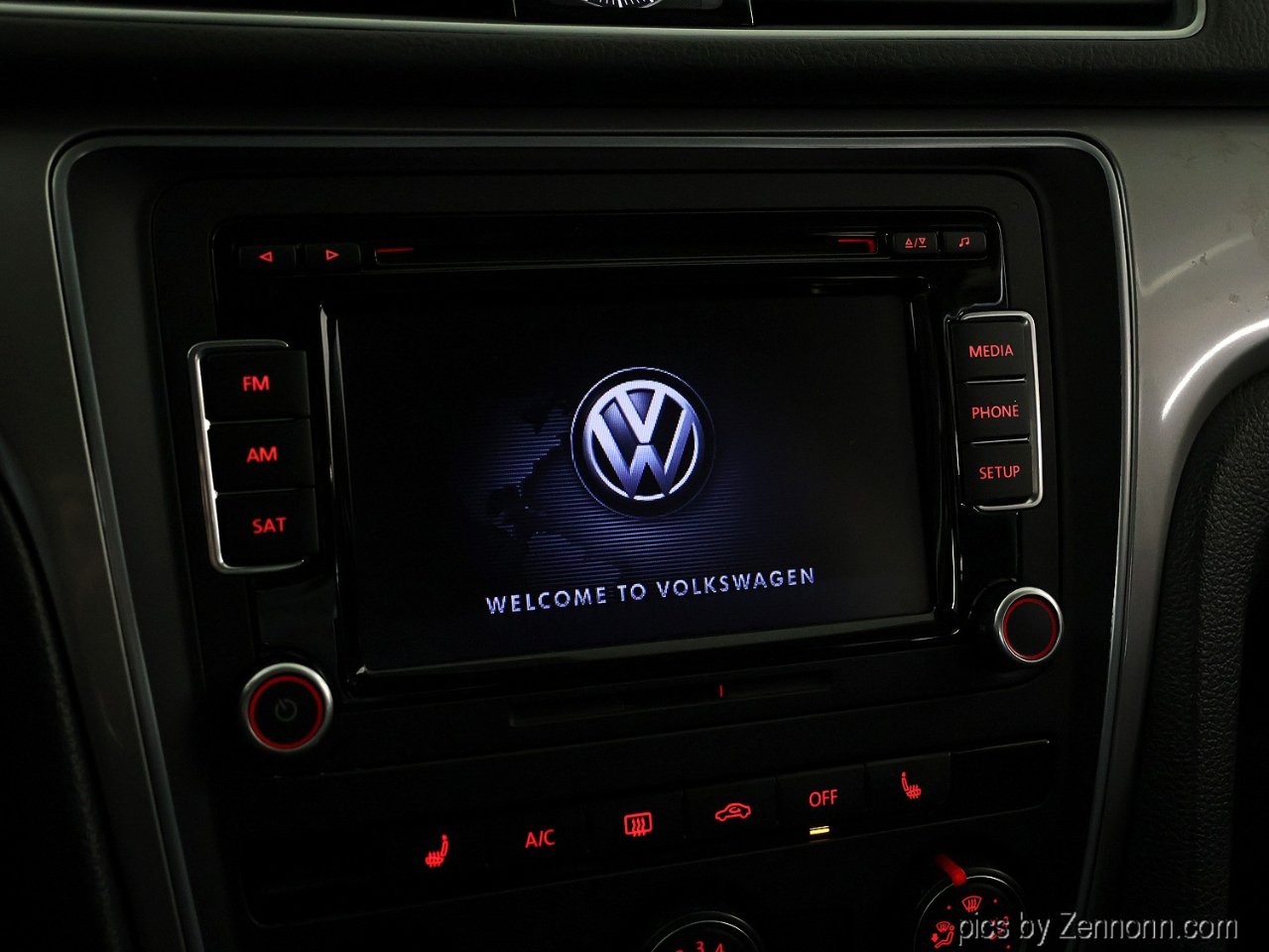 Volkswagen Passat 4dr Sdn 1.8T Auto Limited Edition 2015