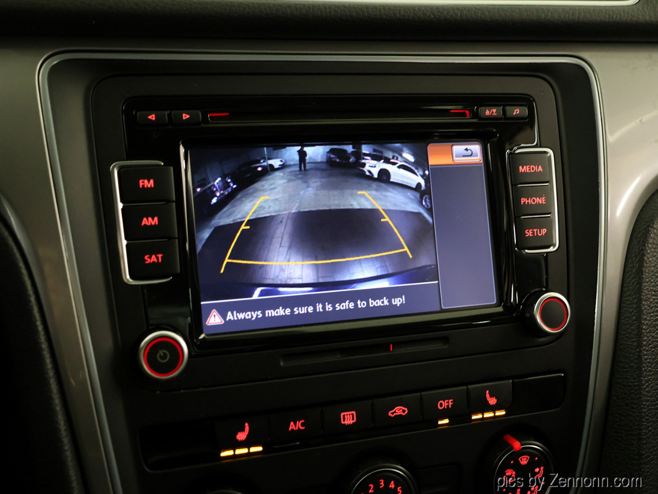 Volkswagen Passat 4dr Sdn 1.8T Auto Limited Edition 2015