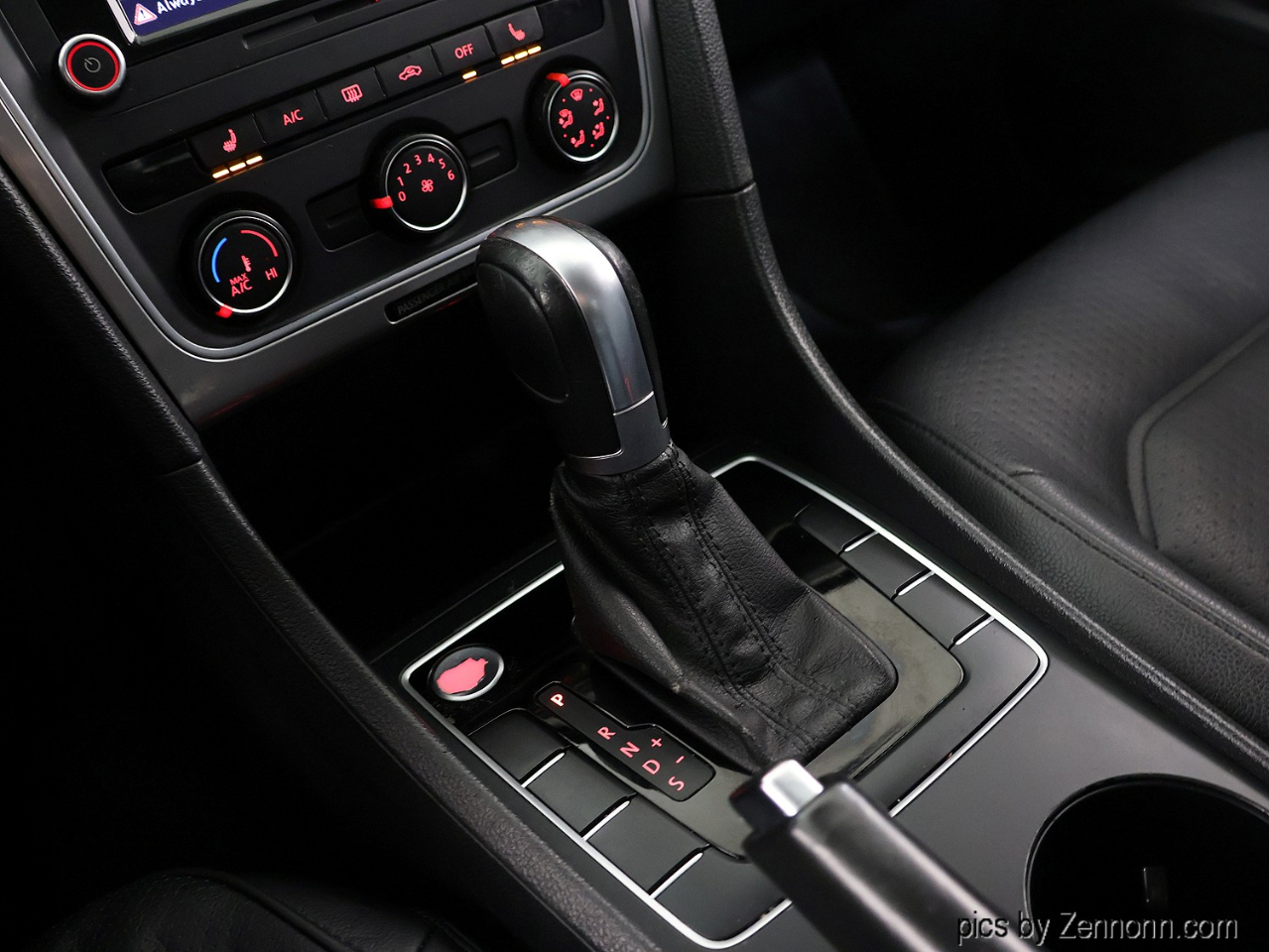 Volkswagen Passat 4dr Sdn 1.8T Auto Limited Edition 2015