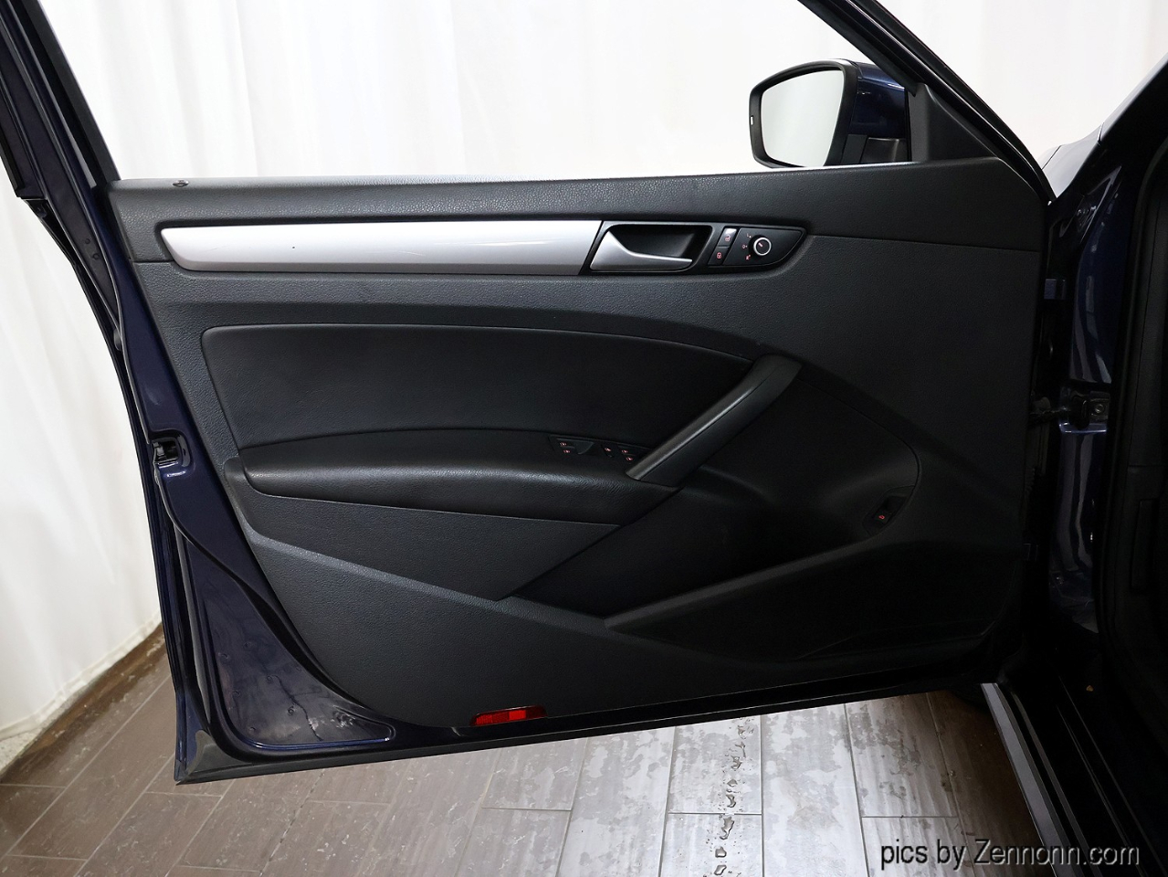 Volkswagen Passat 4dr Sdn 1.8T Auto Limited Edition 2015